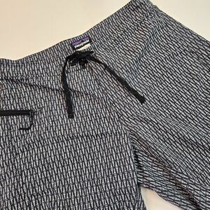 Patagonia Black‎ White Geometric Board Shorts Men's Size 30 9.5" Inseam Unlined